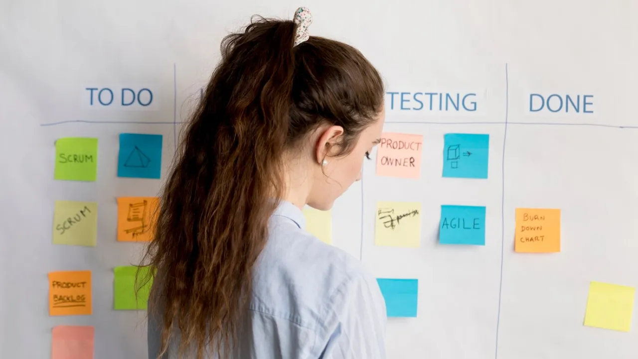How Agile Methodology Improves Software Development Projects